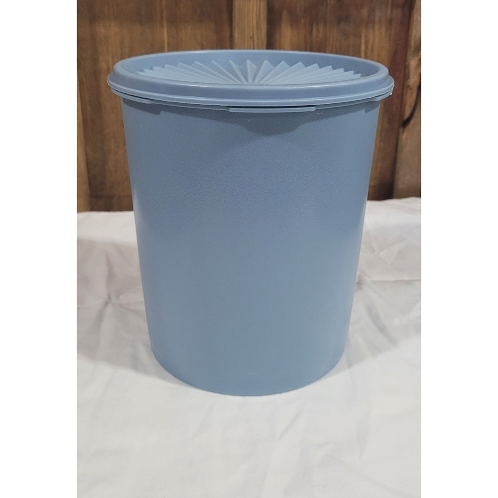 Vintage Tupperware Country Blue Canister 807-2 Lid 808-31
